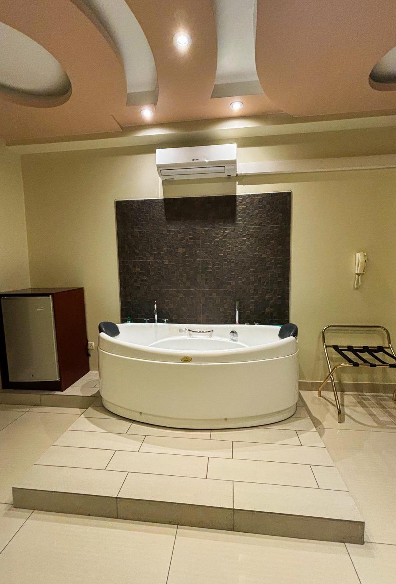 טינגו מריה Hotel Plaza Del Bosque Inn מראה חיצוני תמונה